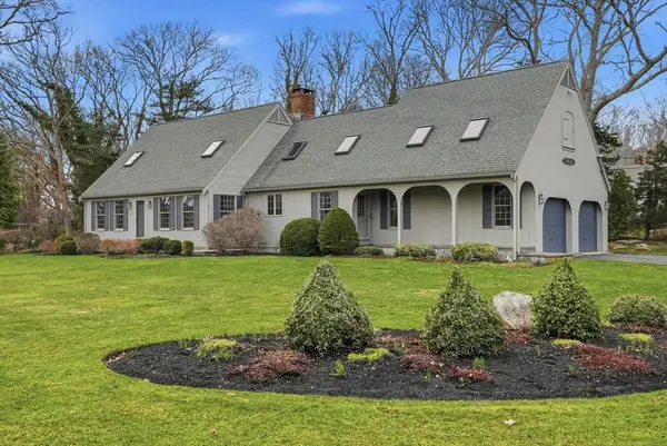 19 Nemasket Rd, Falmouth, MA 02540