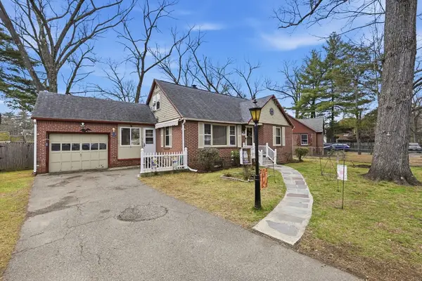 19 Carnavon Circle, Springfield, MA 01109