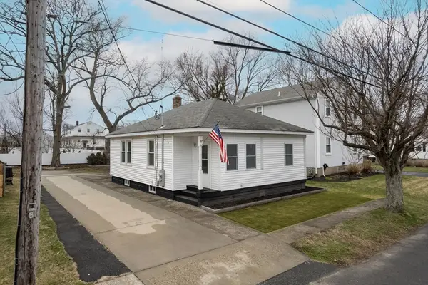 37 Austin Ave, East Providence, RI 02914