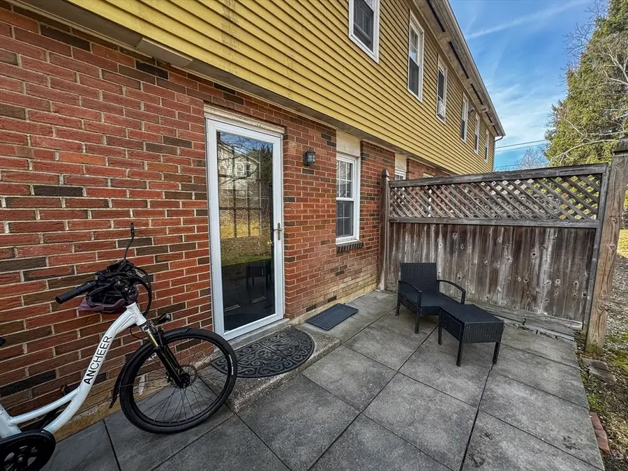 252 West St #3, Amherst, MA 01002 - #2