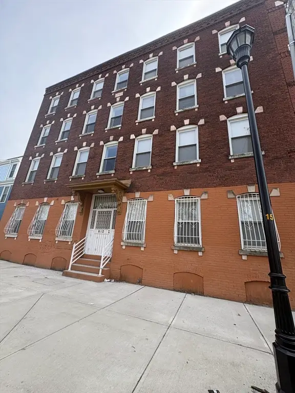 632 S East, Holyoke, MA 01040 - #3