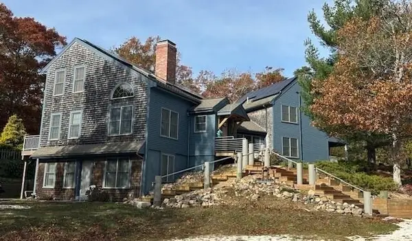 2 Maple Swamp Rd, Sandwich, MA 02537