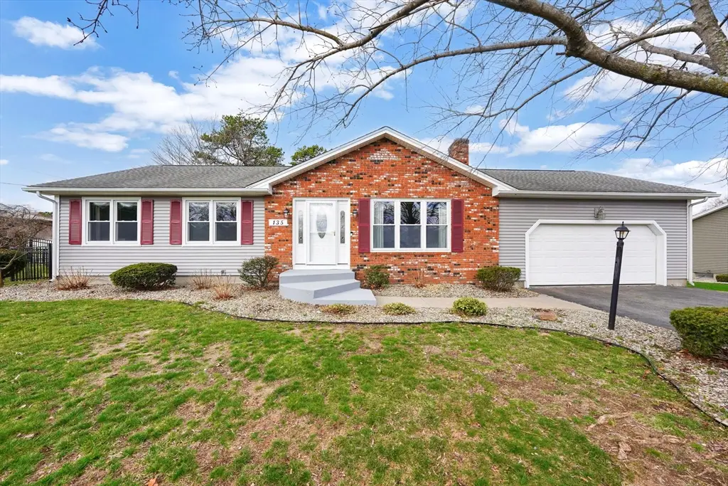 135 Nutmeg Cir, Chicopee, MA 01020 - #1