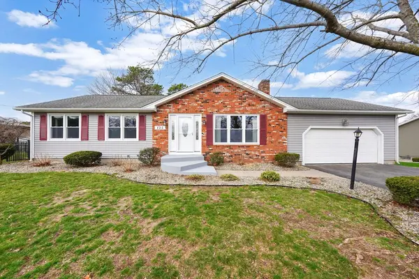 135 Nutmeg Cir, Chicopee, MA 01020