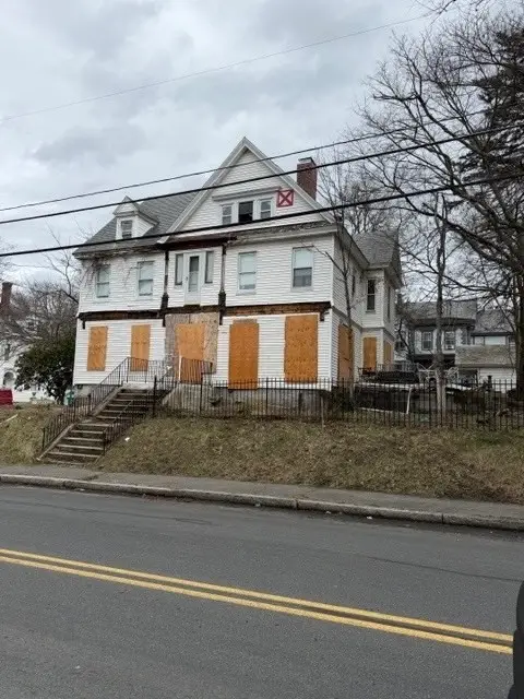 337 Beacon St, Lowell, MA 01850 - #1