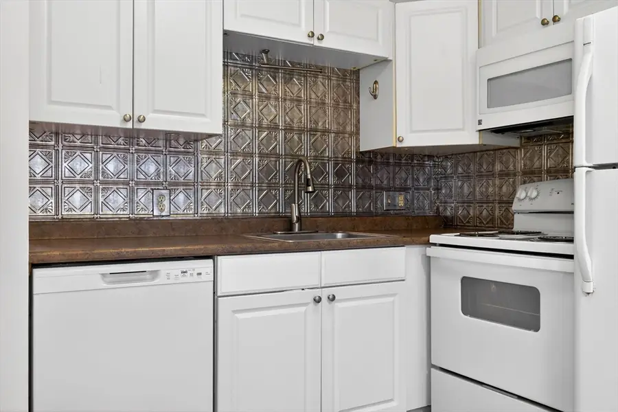 8 Kittredge St #10, Boston, MA 02131 - #3