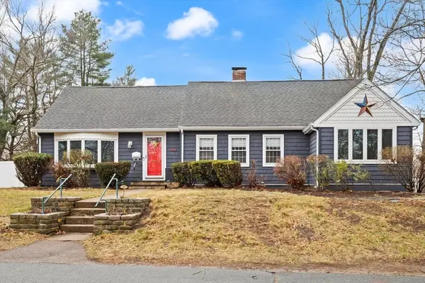 44 Hillview Ave, Holbrook, MA 02343