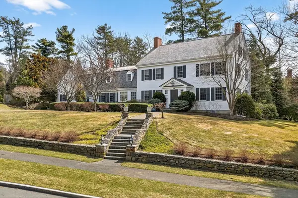 1 Buckingham Ter, Wellesley, MA 02482