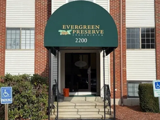 2200 Skyline Dr #4, Lowell, MA 01854 - #1