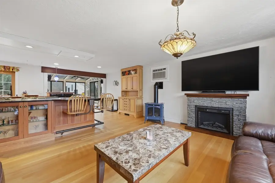 128 Derby St, Worcester, MA 01604 - #3