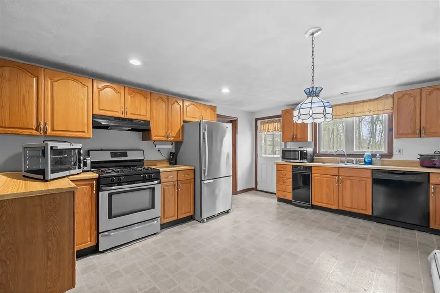 25 Fairview Ave, Dracut, MA 01826 - #3