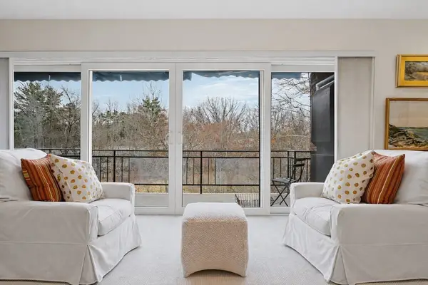 1210 Greendale Ave #340, Needham, MA 02492