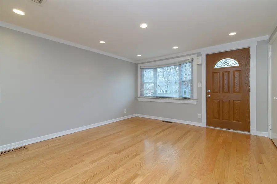 92 Mercury St, Weymouth, MA 02188 - #3