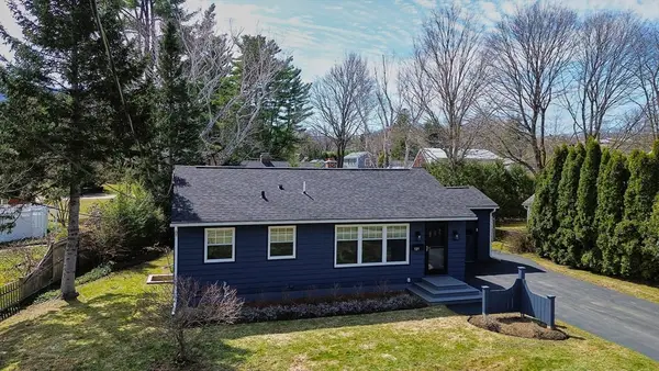 121 Berkshire Dr, Williamstown, MA 01267