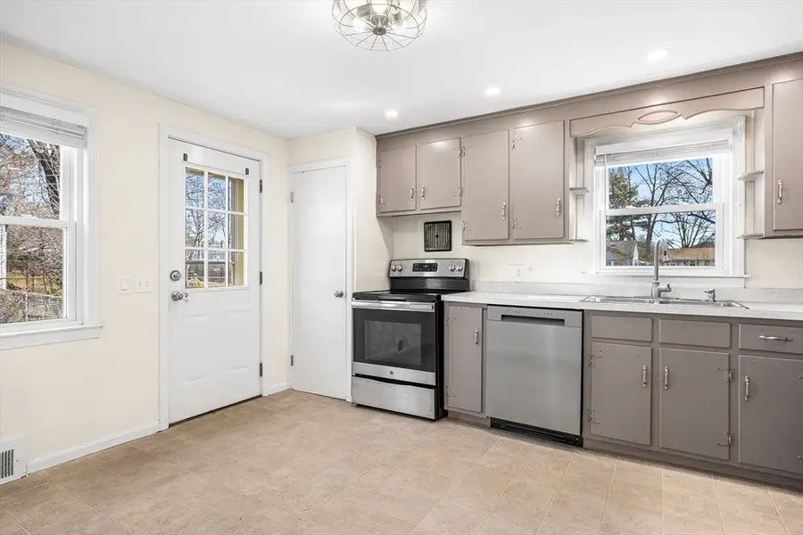 53 Pidgeon Dr, Springfield, MA 01119 - #2