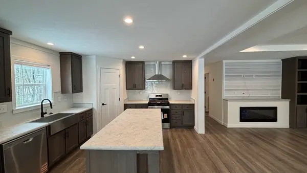 22 Pinrock Drive, Sturbridge, MA 01566