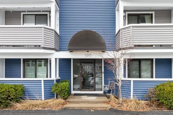 1210 Vfw Pkwy #12, Boston, MA 02132