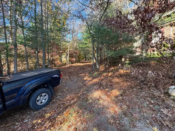 60 Richards Ln, Barnstable, MA 02632