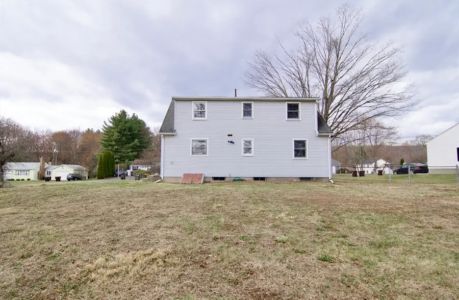 21 Carmel Ln, Feeding Hills, MA 01030 - #3