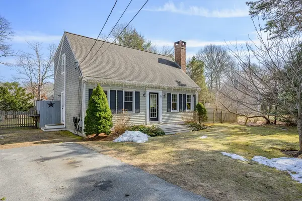 172 Skunknet Rd, Barnstable, MA 02632