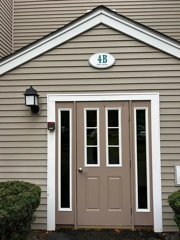4 Marc Dr #4B6, Plymouth, MA 02360