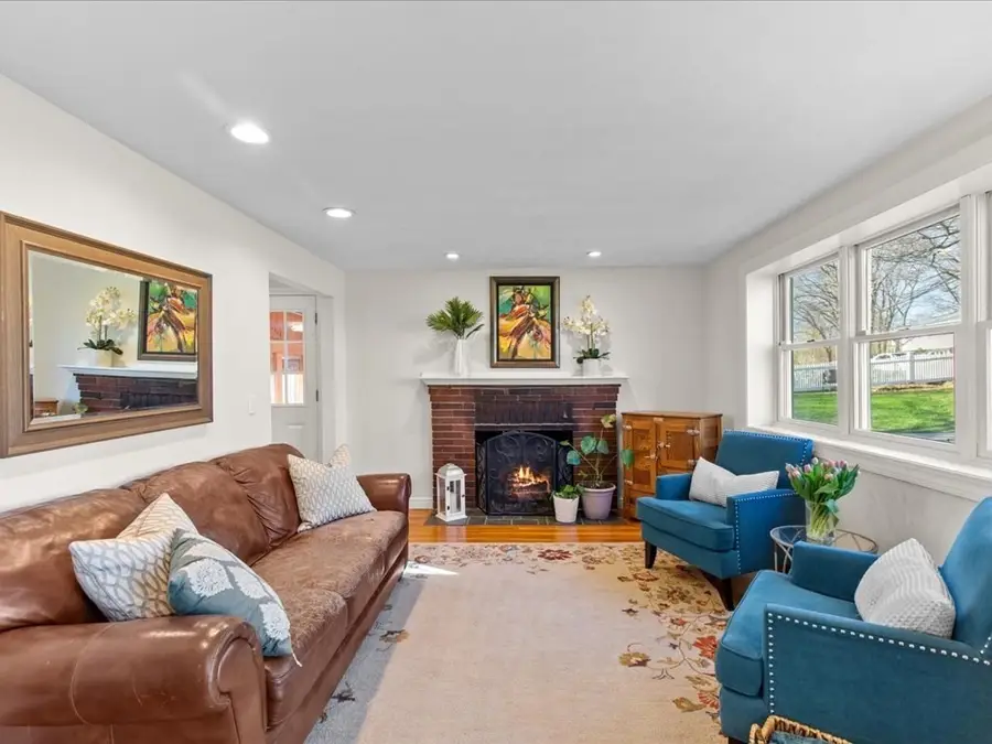 11 Phyllis Rd, Foxboro, MA 02035 - #3