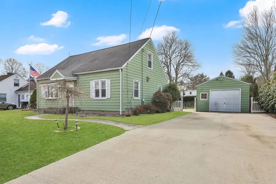 47 Ravenwood St, Springfield, MA 01129 - #2