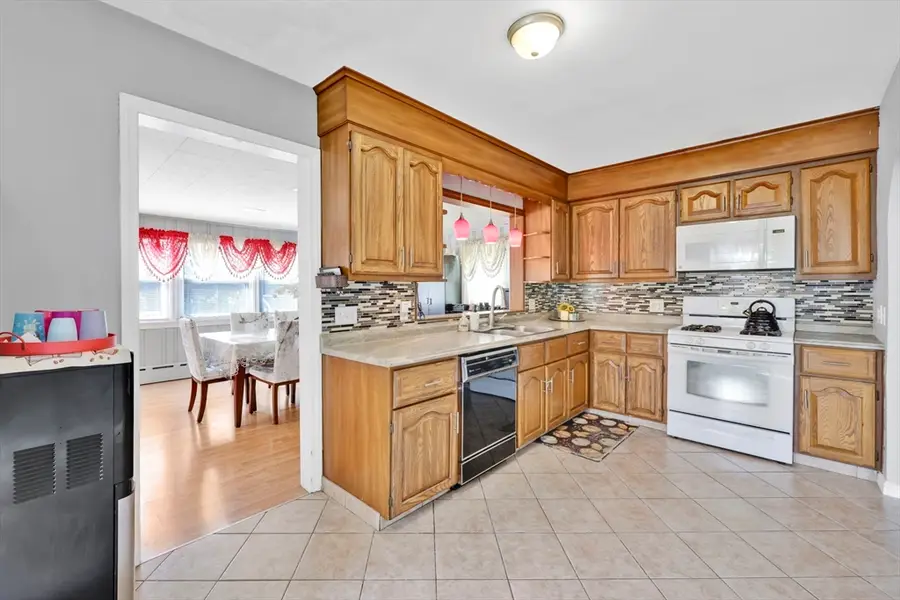 47 Ravenwood St, Springfield, MA 01129 - #3