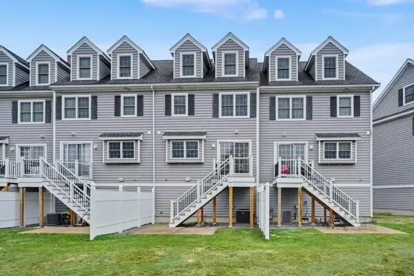 1975 Middlesex St #10, Lowell, MA 01851 - #3