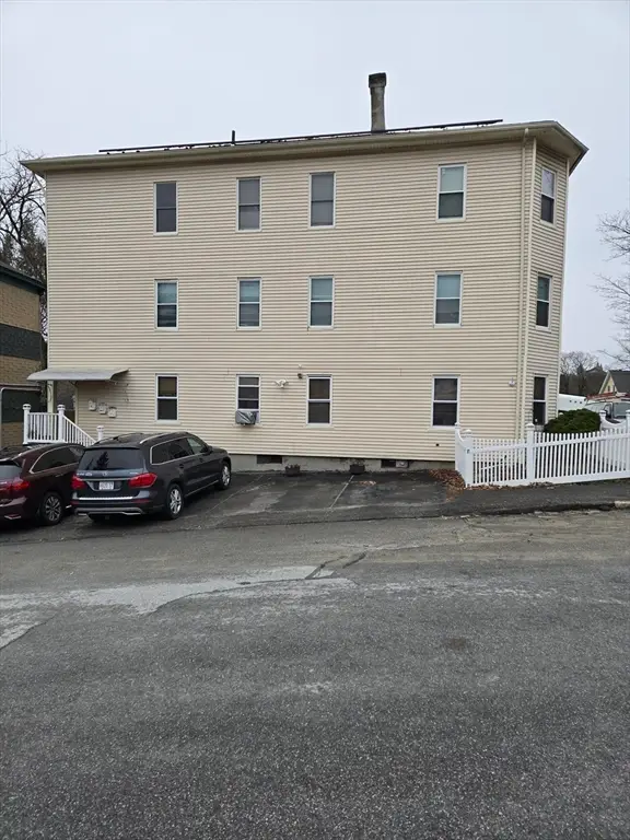 11 Maxwell St, Worcester, MA 01607 - #2
