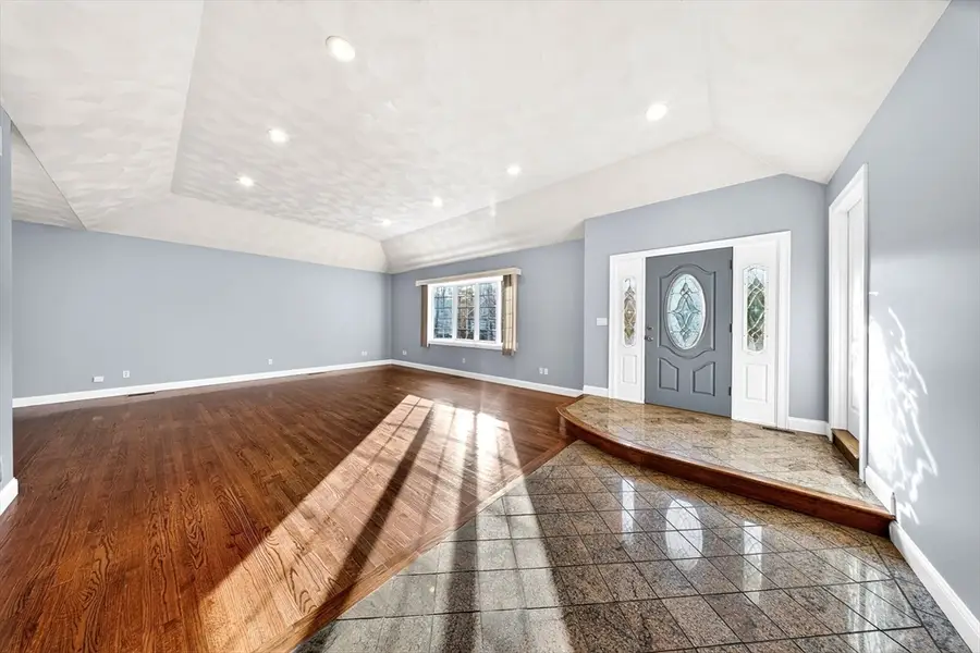 32 Madison Ct, Westport, MA 02790 - #3