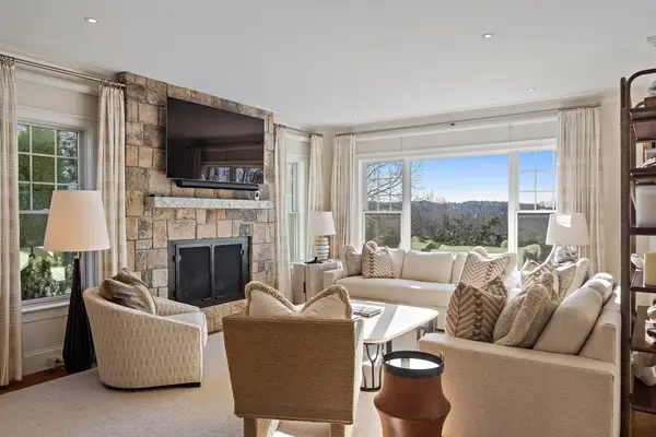 56 Crescent Rd #56, Needham, MA 02494