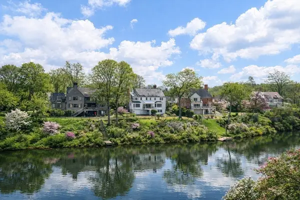 10 Dartmouth Street, Winchester, MA 01890