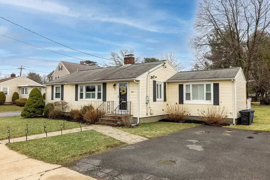 4 Magnolia Ter, Stoneham, MA 02180 - #3