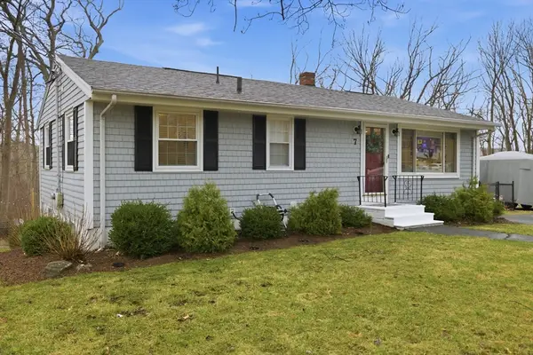 7 Paulette Dr, Danvers, MA 01923