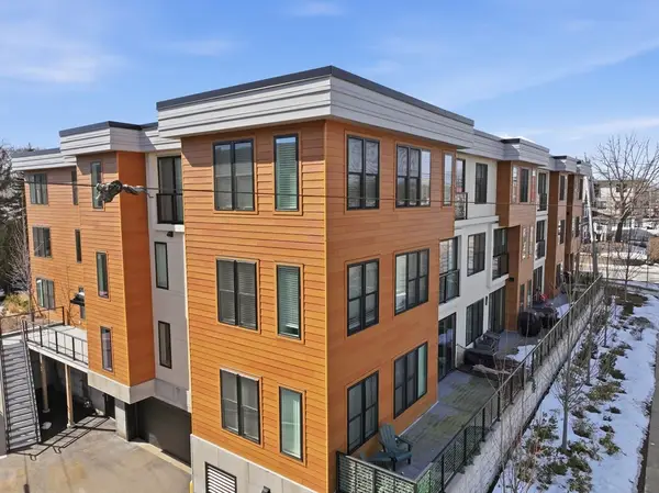 68 Los Angeles #PH5, Newton, MA 02458