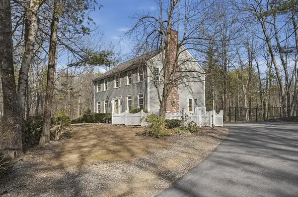 4 Charnock Circle, Rutland, MA 01543