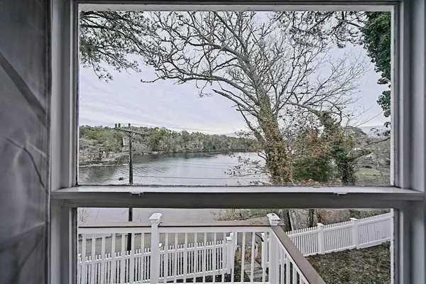 21 Hillside Rd, Plymouth, MA 02360
