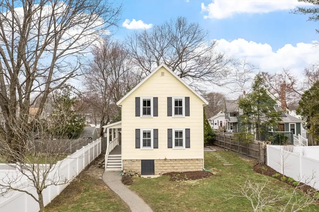 2 Lakeview Ave, Reading, MA 01867 - #1