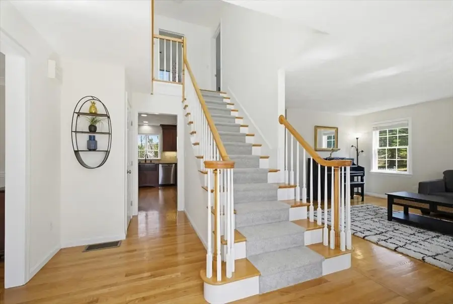 4 Swanson Ln, Westford, MA 01886 - #3