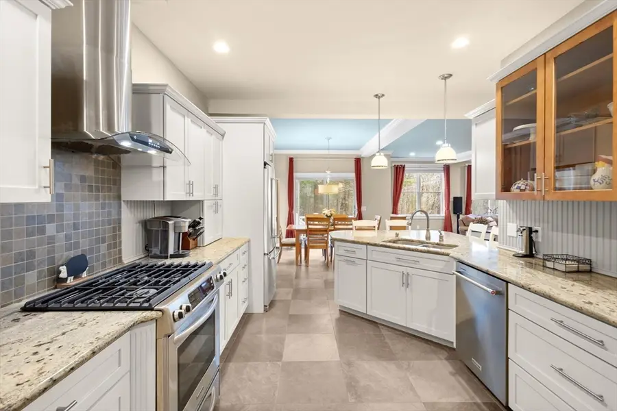 33 Glebe St, Taunton, MA 02780 - #3