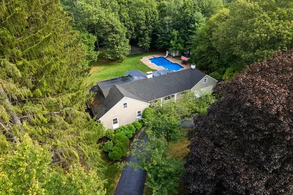 204 Chestnut St, Andover, MA 01810