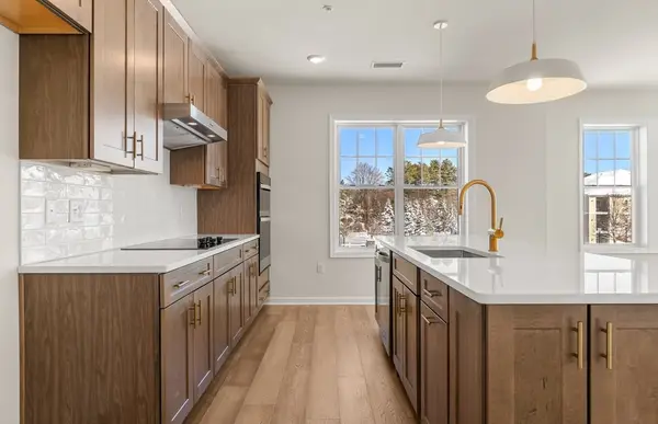 320 Martins Landing #207, North Reading, MA 01864