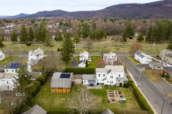 89 Garfield Ave, Easthampton, MA 01027