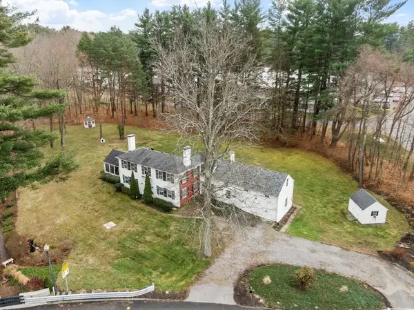 8 South St, Townsend, MA 01469