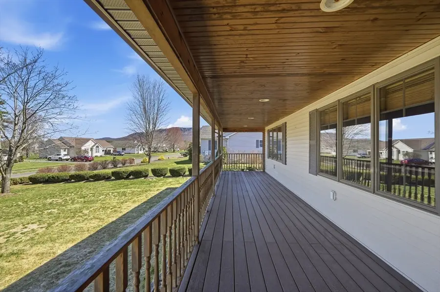 11 Laurel Drive, Easthampton, MA 01027 - #3