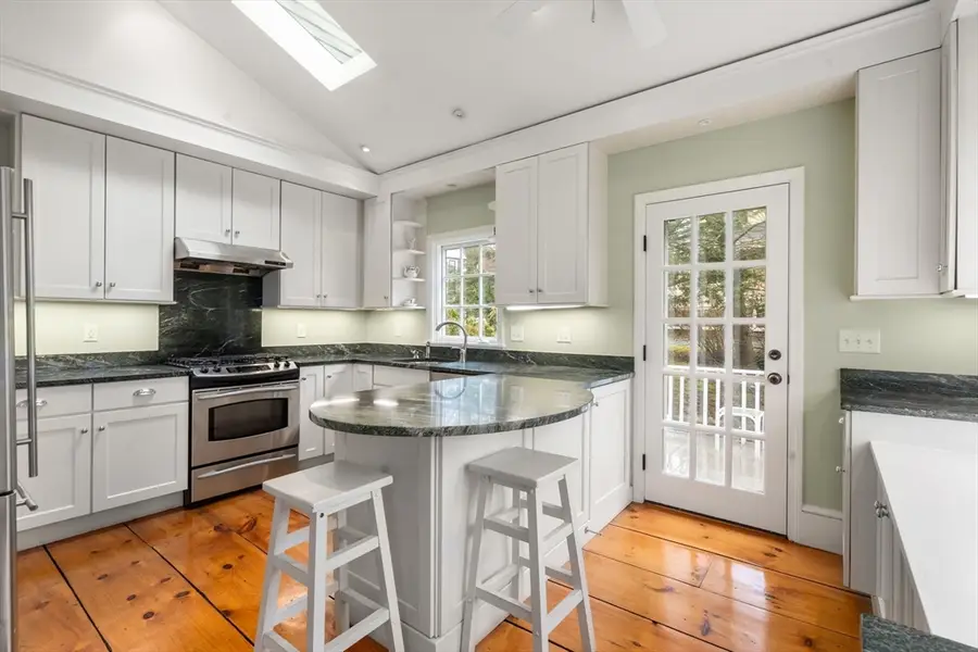 7 Russell St, Milton, MA 02186 - #3