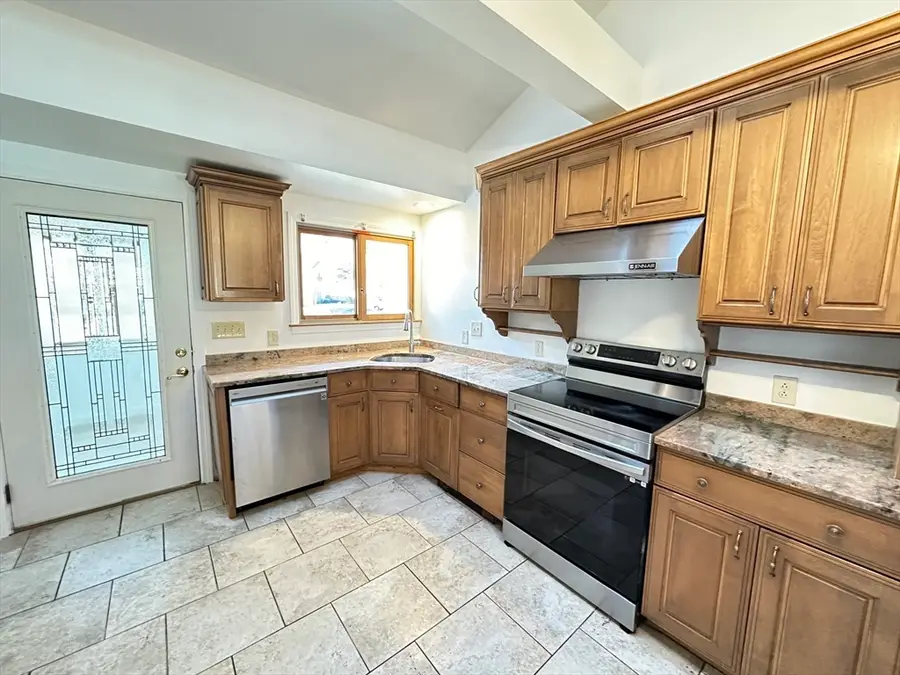 24 Hemlock Dr, Natick, MA 01760 - #2