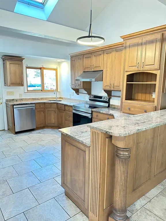 24 Hemlock Dr, Natick, MA 01760 - #3