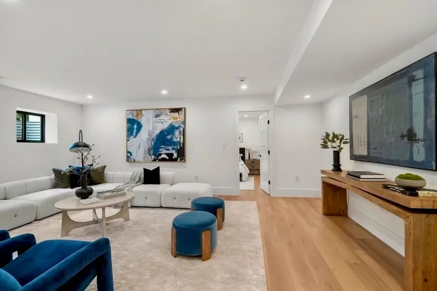 71 Cloverdale Rd, Newton, MA 02461 - #3